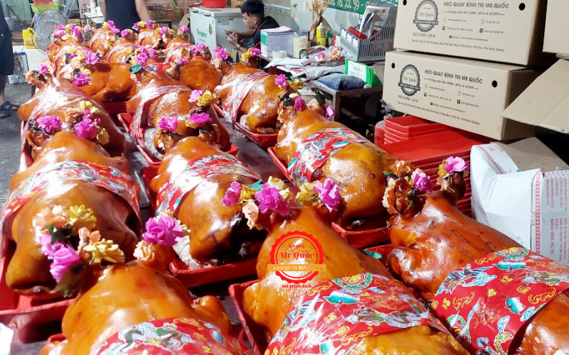 tự hào là tóp đầu cung cấp món heo sữa quay quy nhơn số lượng lớn nhất chỉ có heo quay bình trị