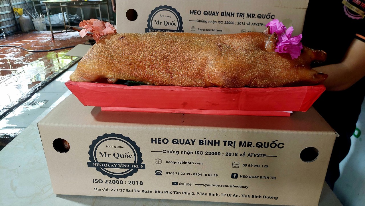 Heo sữa quay nguyên con tại Hoài Mỹ