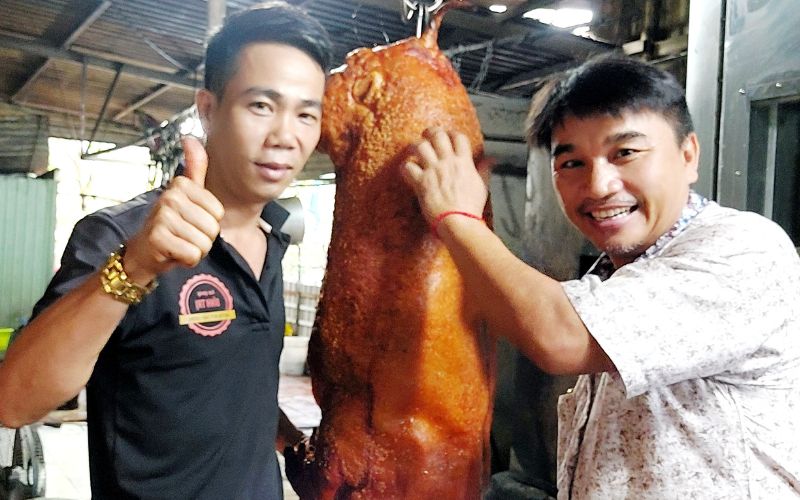 anh tâm khách hàng từng mua heo quay ở xã bình dương